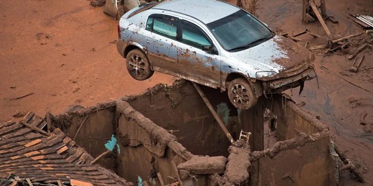 Indenização: Gigantes da mineração devem pagar US$ 9,7 bilhões pelo desastre da barragem no Brasil