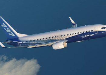 Japão: Boeing 737-800 retorna a aeroporto por rachadura na janela