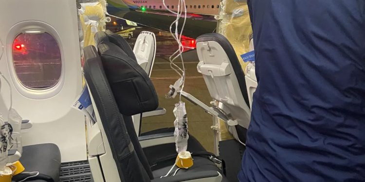 EUA: Investigadores recuperam peça importante do jato 737 MAX da Alaska Airlines