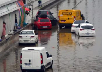 Rio: Eduardo Paes decreta situação de emergência por causa de fortes chuvas