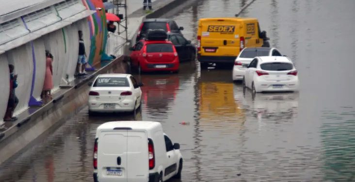 Rio: Eduardo Paes decreta situação de emergência por causa de fortes chuvas