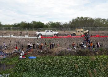 Mundo: EUA reabrirão passagens de fronteira à medida que a imigração ilegal cai