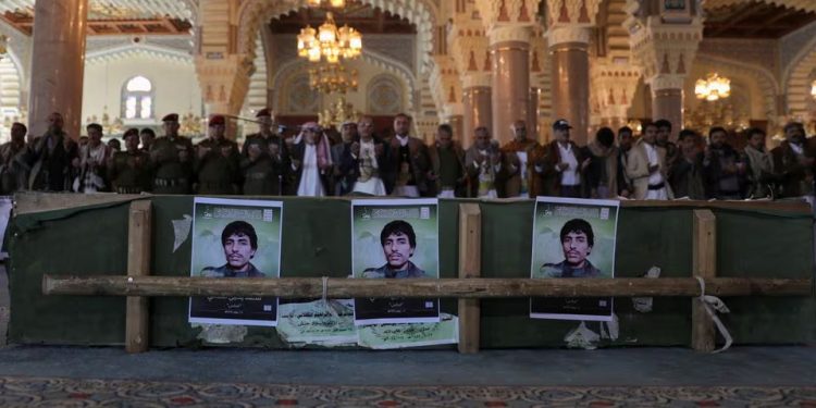 Conflito: Houthis ordenam que cidadãos dos EUA e do Reino Unido deixem o Iêmen