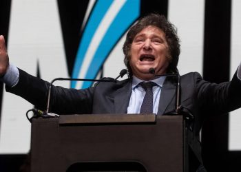Argentina: Milei diz que não negociará megadecreto e chama políticos que questionam texto de “idiotas”