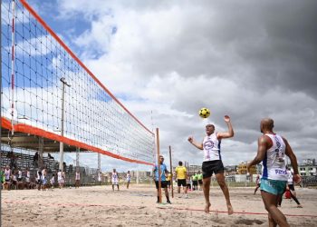 Marataízes: Arena Esportiva da Praia Central sedia torneio de futevôlei