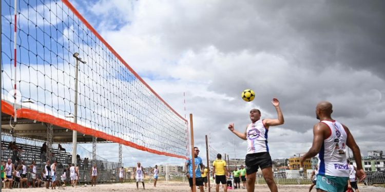 Marataízes: Arena Esportiva da Praia Central sedia torneio de futevôlei
