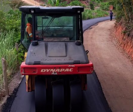 Marataízes: Prefeitura trabalha na pavimentação em Timbó