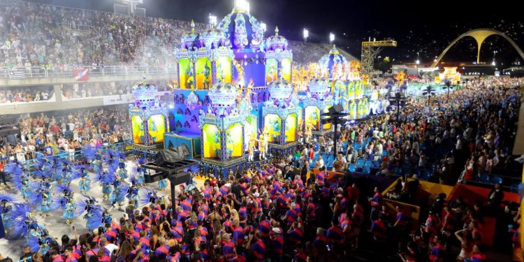 Carnaval no RJ: os principais camarotes e atrações da Marquês de Sapucaí