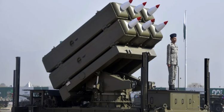 Oriente Médio: Paquistão lança ataque aéreo no Irã um dia após bombardeio iraniano no país