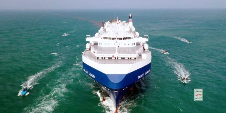 EUA: Destroier no Mar Vermelho intercepta míssil Houthi