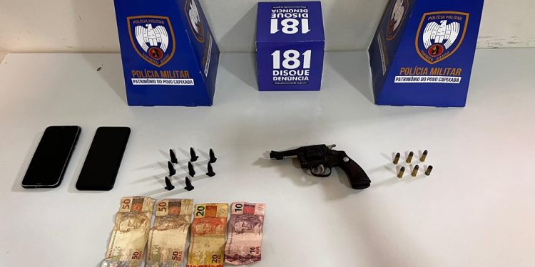 Guarapari: PM apreende duas armas de fogo e drogas no fim de semana