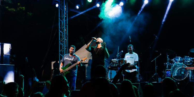 Piúma: Cidade celebra com música e espiritualidade o “Verão Louvor & Adoração”
