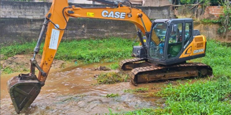 Rio Novo: Prefeitura faz limpeza de rios no município