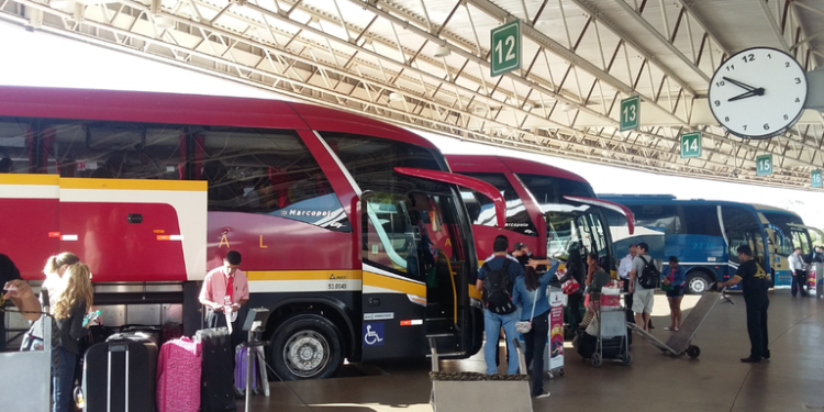 Turismo: Como viajar de carro e ônibus sem dores de cabeça