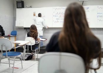 Brasil: Alunos do Ensino Médio podem receber bolsa a partir de março
