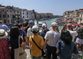Turismo: Veneza vai limitar grupos de turistas e proibir alto-falantes