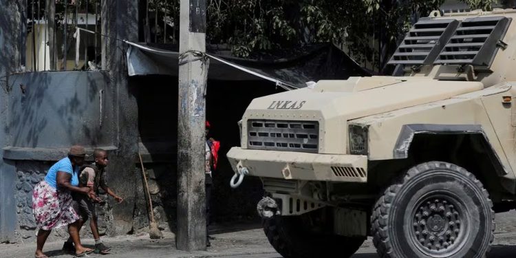 Haiti: Moradores de Porto Príncipe procuram abrigo enquanto a violência aumenta