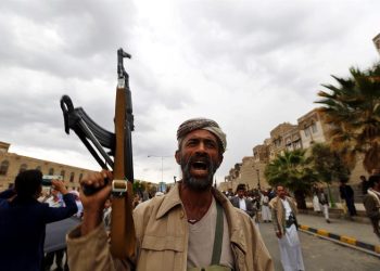 Mar Vermelho: Drone Houthi atinge navio americano