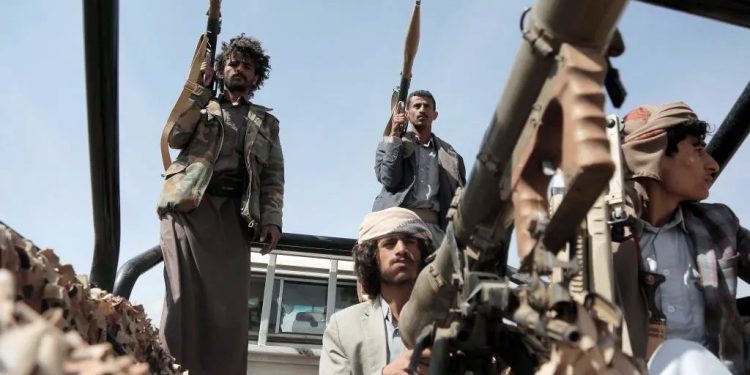 Mundo: EUA e Reino Unido atacam pelo menos 30 alvos Houthi no Iêmen