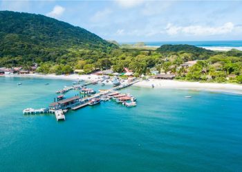 Turismo: Conheça a ilha brasileira que é refúgio natural, sem carros e com natureza exuberante