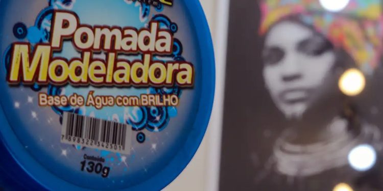 Saúde: Escolha de pomadas modeladoras de cabelos deve seguir lista da Anvisa
