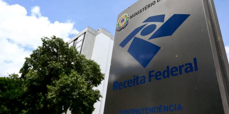 Brasil: Leilão da Receita Federal terá celular a R$ 450 e carro por R$ 13 mil