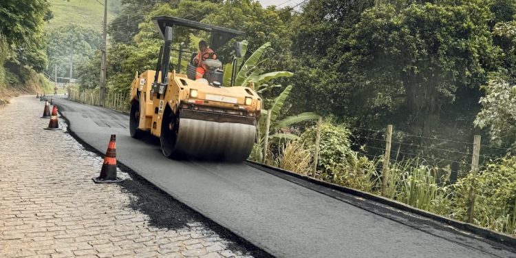 Rio Novo: Prefeitura inicia obras de recapeamento asfáltico na ES 485