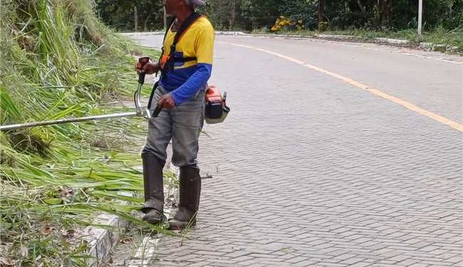 Alfredo Chaves: Matilde e Carolina recebe serviços de roçadas e limpezas