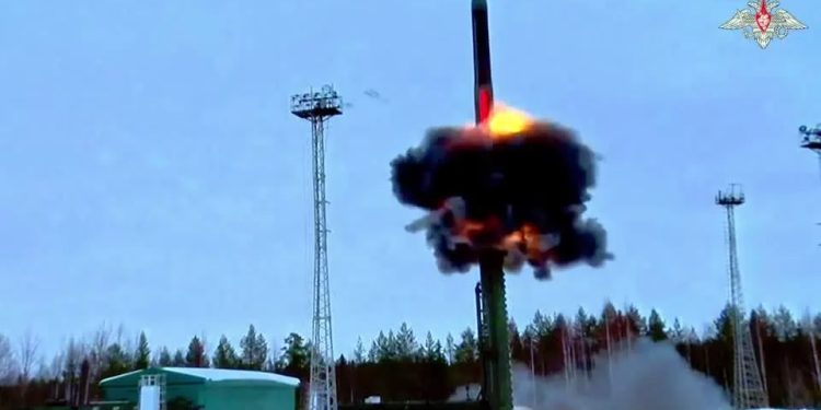 Mundo: Rússia diz ter testado míssil balístico nuclear Yars