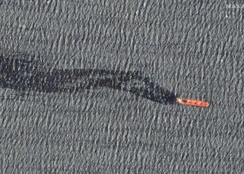 Mundo: Navio afundado por Houthis ameaça o meio ambiente do Mar Vermelho