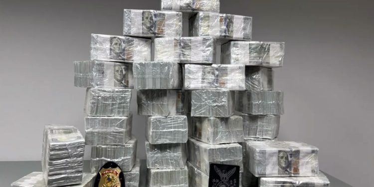 Brasil: PF encontra US$ 3 milhões em parede falsa durante operação contra lavagem de dinheiro