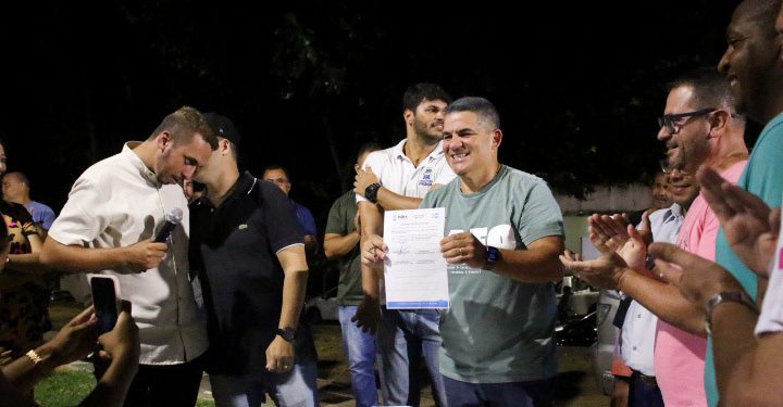 Piúma: Prefeito assina Ordem de Serviço da reforma do campo society do Céu Azul