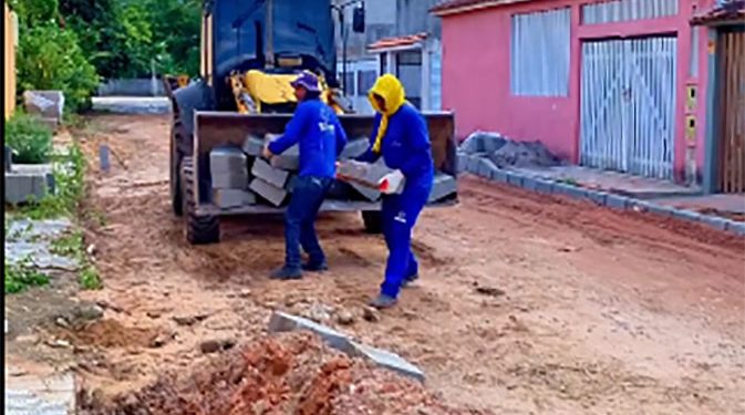 Piúma: Balneário Monte Aghá recebe calçamento na Rua Marlim Azul