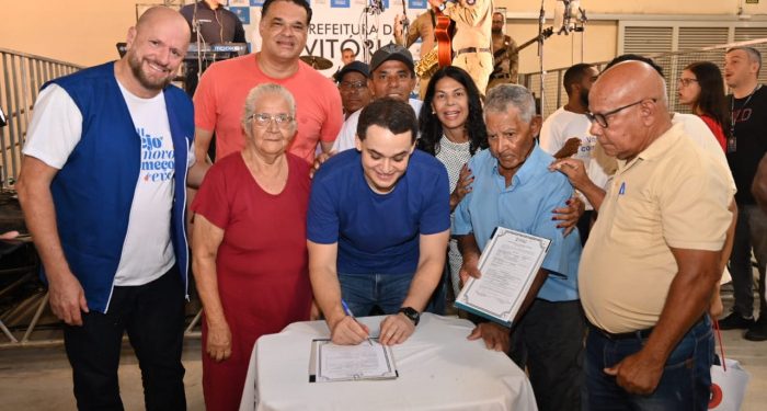 Vitória: Prefeitura entrega 130 escrituras a moradores do Romão
