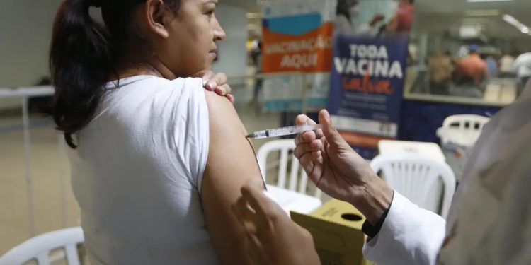 Brasil: Saúde antecipa campanha de vacinação contra gripe para 25 de março