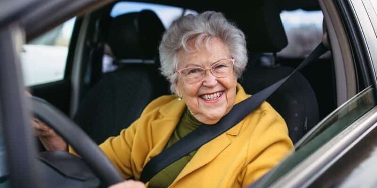 Brasil: Projeto torna gratuita a renovação da CNH para pessoas com mais de 70 anos