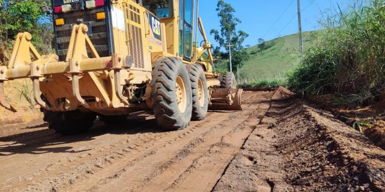 Anchieta: Estradas de Olivânia e Emboacica recebem aplicação de revsol