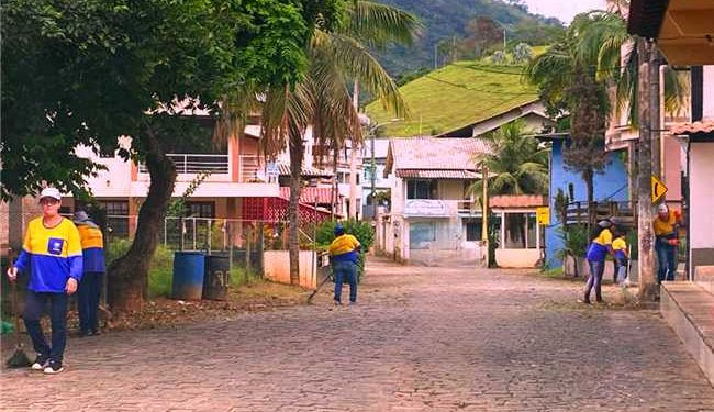 Alfredo Chaves: Cachoeira Alta é atendida com serviços de limpezas das ruas