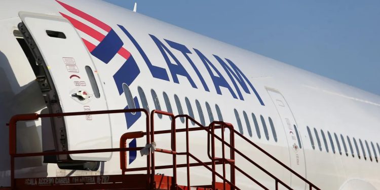São Paulo: Passageiro relata esperar mais de 8 horas por voo da Latam