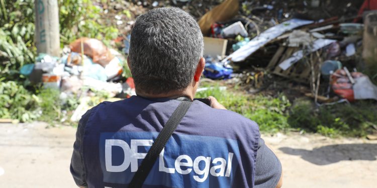 Dengue: Descarte irregular de lixo dificulta combate ao Aedes aegypti