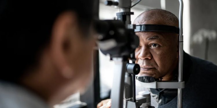 Pesquisa: Saúde dos olhos pode indicar risco de Alzheimer com 12 anos de antecedência