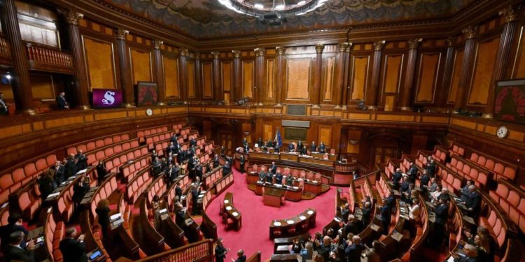 Europa: Itália aprova lei que permite entrada de grupos pró-vida para aconselhamento em centros de aborto