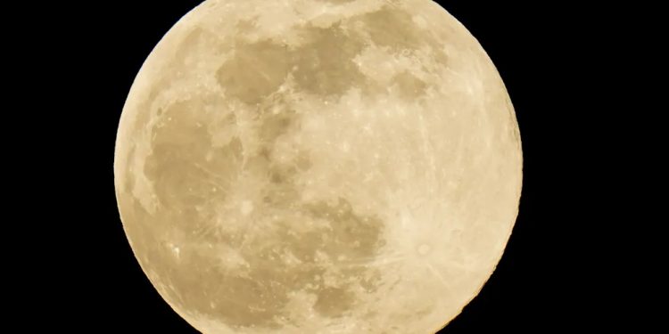 Brasil: ‘Lua Cheia Rosa’ poderá ser vista nesta terça-feira (23)