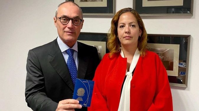 Turismo: Portugal será primeiro país a ter emissão do novo passaporte brasileiro
