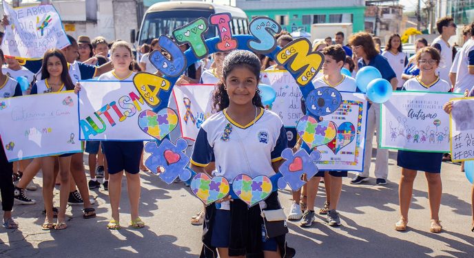 Piúma: Cidade fica azul no Dia Mundial de Conscientização do Autismo