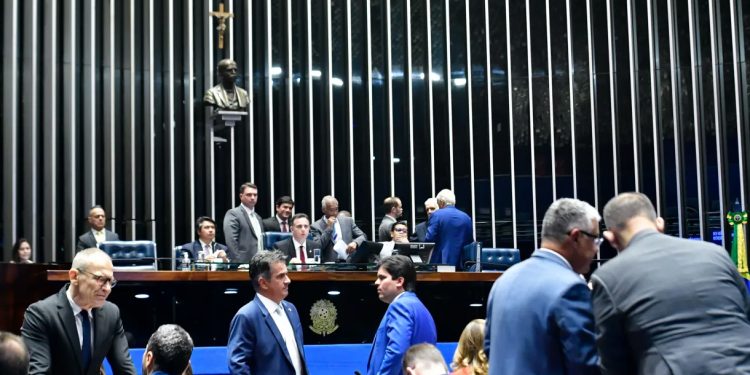 Brasil: Senado aprova PEC sobre criminalização da posse de drogas