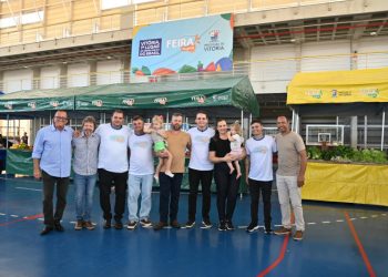 Vitória: Projeto Feira da Gente entrega novas barracas a feirantes