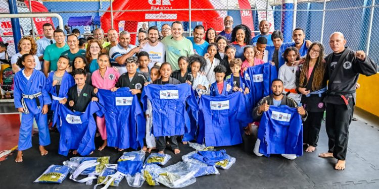 Vitória: Mais de 4,6 mil atendimentos do Vitória Com Você no bairro Bonfim