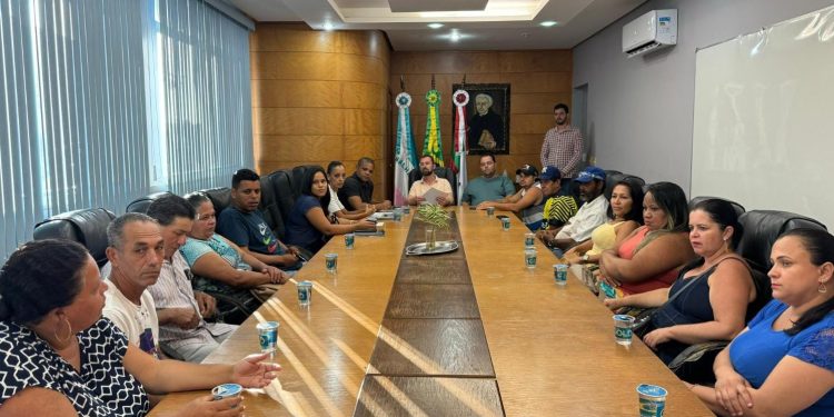 Anchieta: Prefeitura entrega escrituras definitivas para 34 famílias de Nova Anchieta