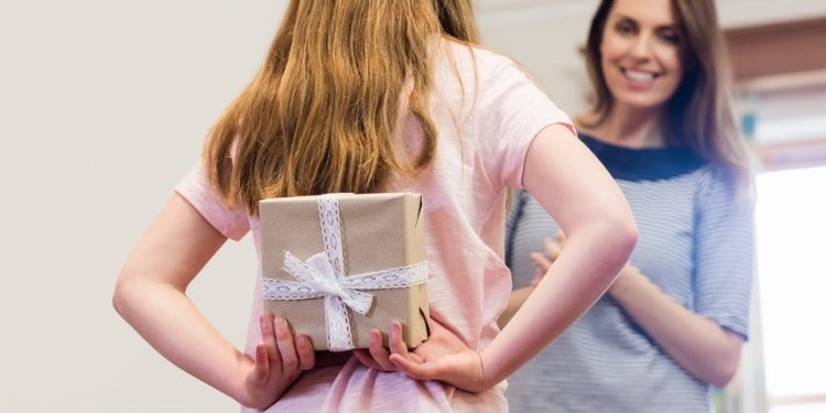Espírito Santo: Procon-ES orienta sobre compras e trocas de presentes para Dia das Mães